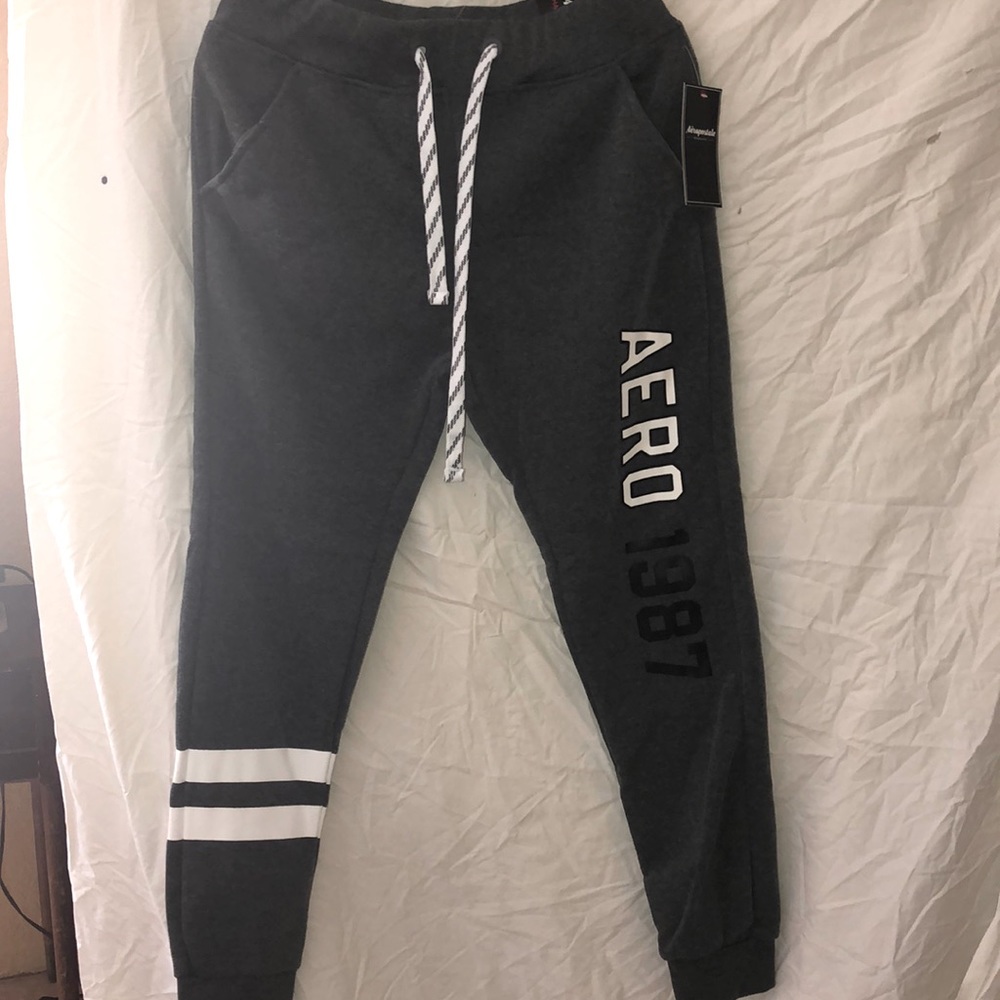 Aeropostale jogger. New with tags. Warm and comfortable. 100% polyester.
